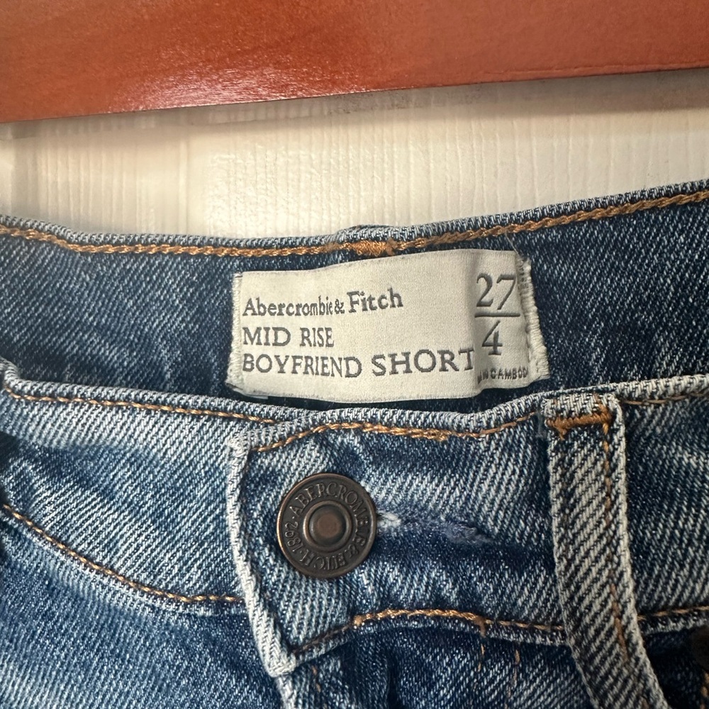 A&F High Rise Boyfriend Short - Picture 3 of 3